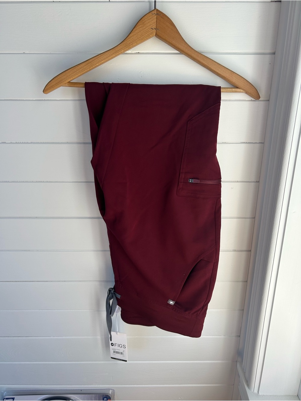 FIGS Zamora 2.0 Jogger Scrub Pants Burgundy Wine Size Medium M NWT